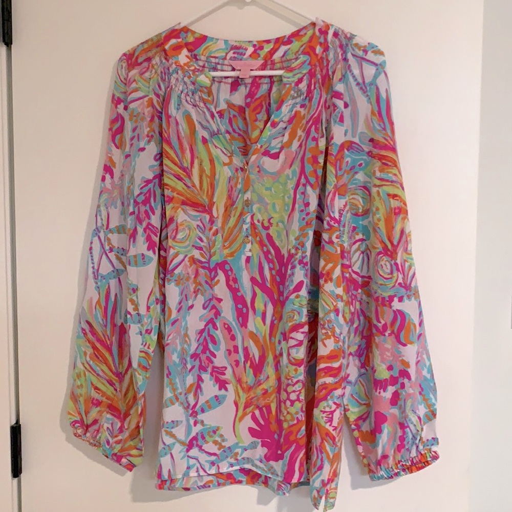 Lilly Pulitzer! The perfect blouse. Lovely details and balloon sleeves.